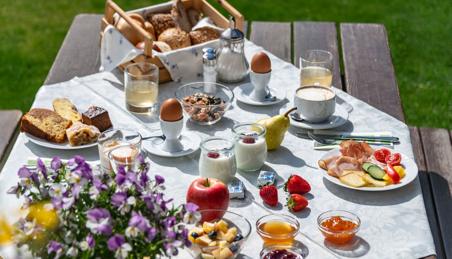 fruehstueck-am-bauernhof-1536x880.jpg